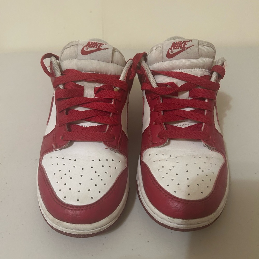 Nike  Dunk Kids White and Red Low-Top with Swoosh Logo Big Kids 5.5/Women’s 7